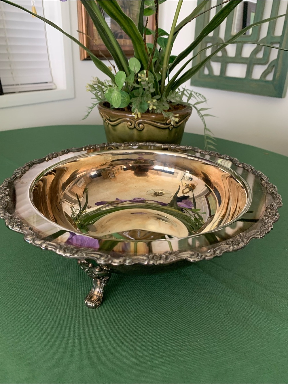 Oneida Silver Plated 3 Footed Serving Bowl 10” Wide X 3.50” High. Unpolished